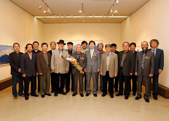 김영재 명예교수 기증 작품전 참석(2011-4-6)