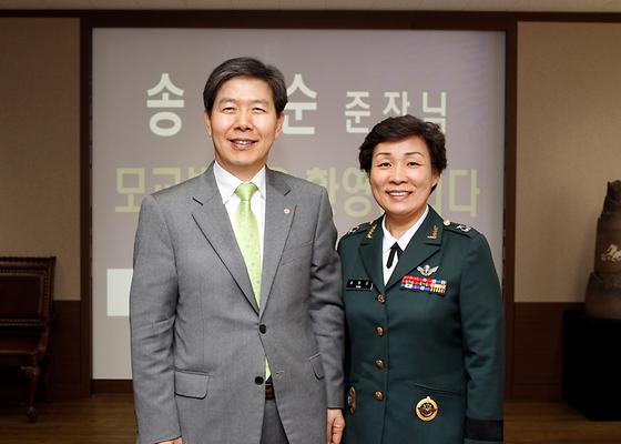 전투병과 최초 여성장군 송명순 준장 접견(2011-4-7)